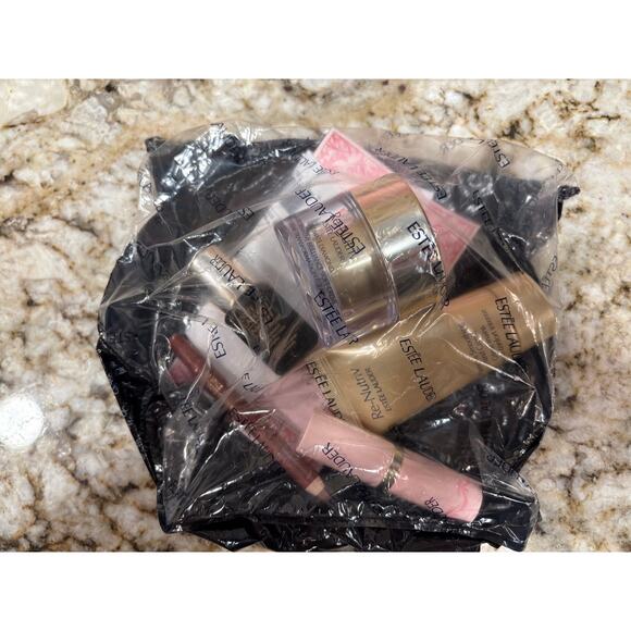 Estee Lauder x Laduree Gift Set Re-Nutrive Ultimate Diamond - Picture 4 of 6